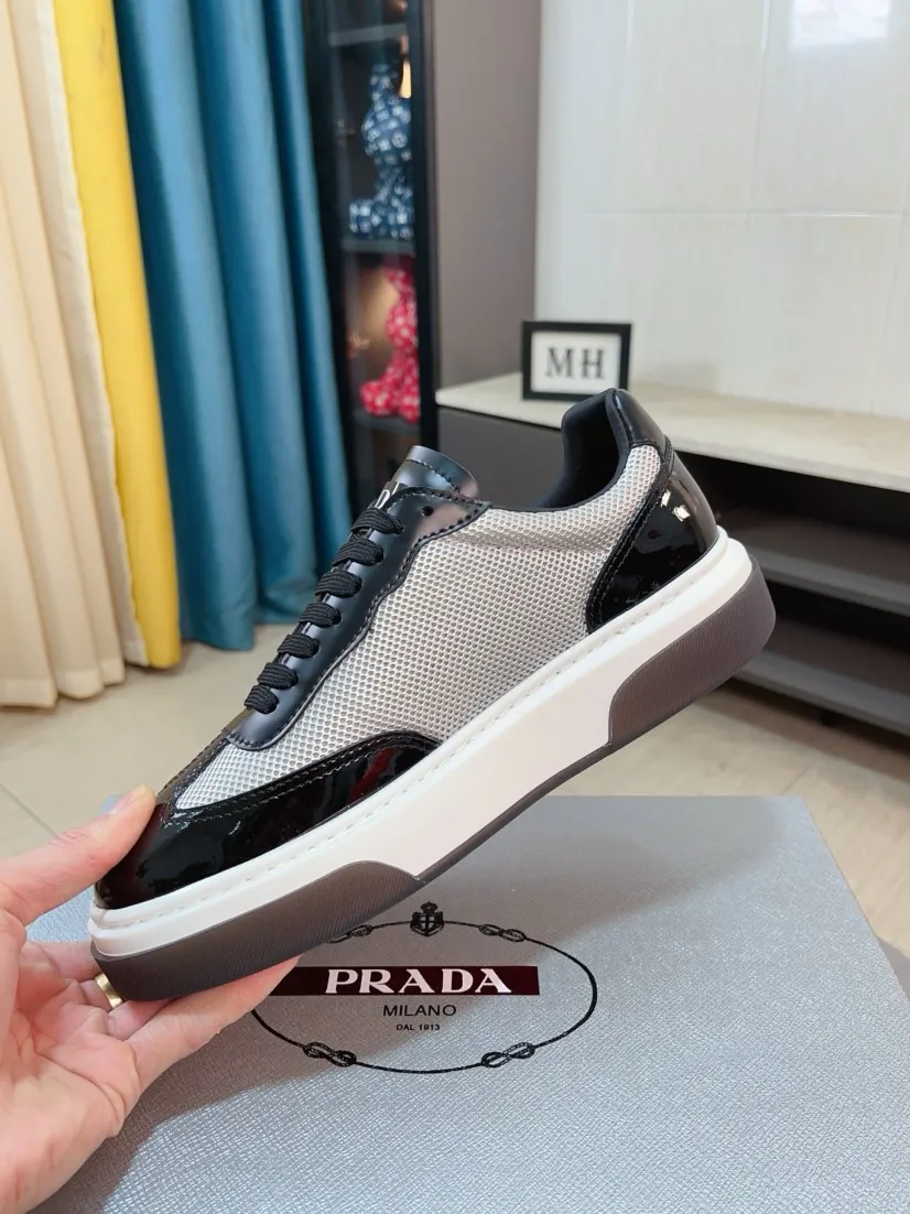 Men's shoes 💰600🌹🌹High-quality new Prada counters are launched simultaneously. The new men's shoes and 😘fabrics are selected from imported mesh and glue-spraying technology. Imported cowhide lining. 👍🏿High-end☄️Open-molded non-slip rubber outsole, exquisite lines, simple and elegant, comfortable and high-end for leisure travel. Code number: 38 to 44